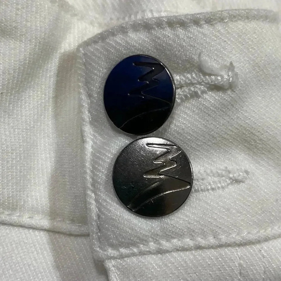 Like an Angel 😇 White Distressed Jeans 👼 - Picture 3 of 4